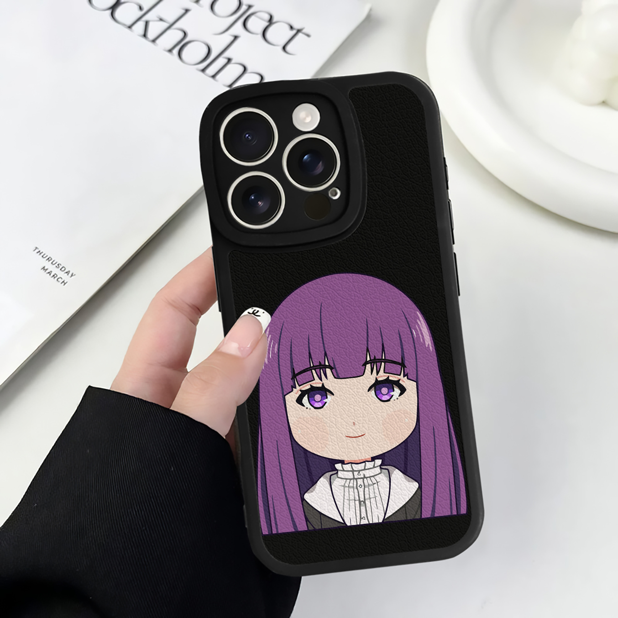 （画像用） 葬送のフリーレン Frieren 【iPhone 16シリーズ対応】シリコンスマホケース（レザー調） 材質：シリコン